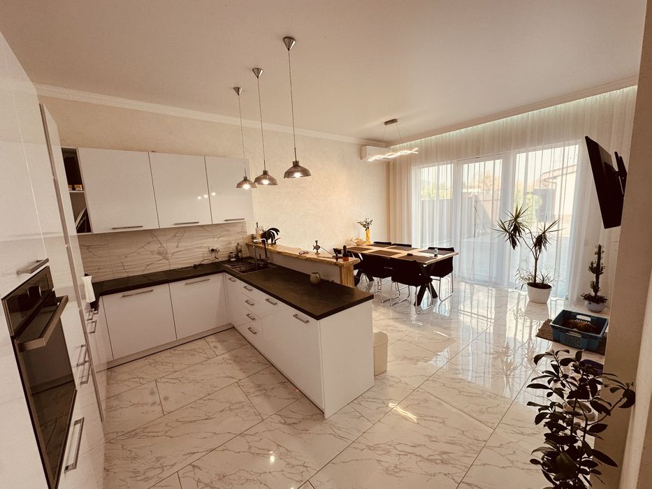 Продажа нового 2-эт. Дома 260м2 район Лесопарковая.