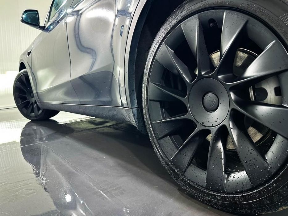 Tesla Model Y529847991487713286