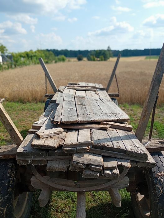 Wóz konny, przerobiony pod ciągnik rolniczy