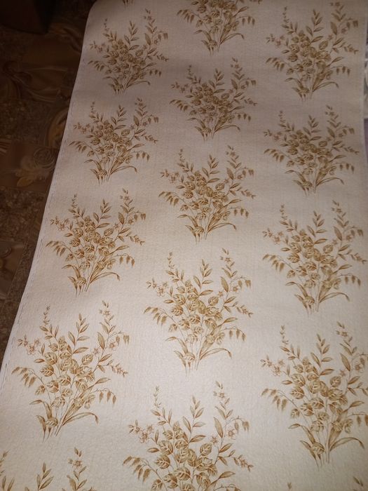 Продаются обои бумажные. 100 грн рулон.