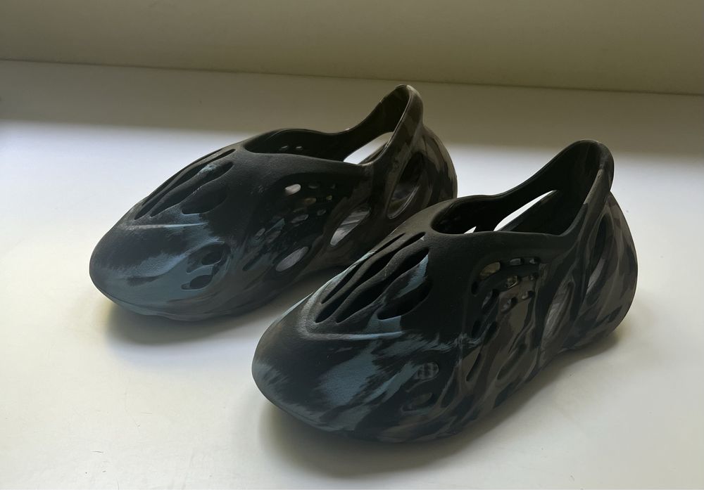 Yeezy Foam Runner 38