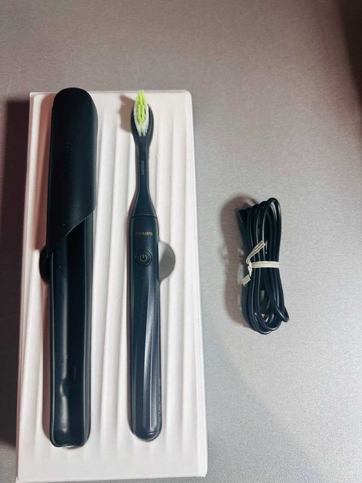 Електрична зубна щітка Philips One by Sonicare HY1200/26