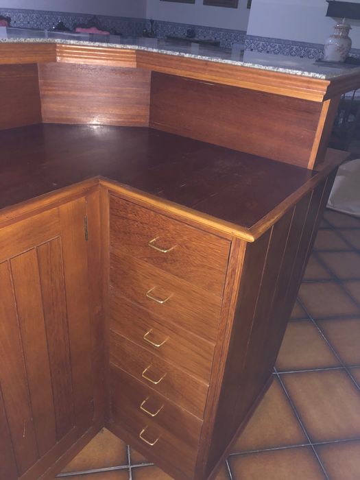 Bar em madeira Afzelia maciça