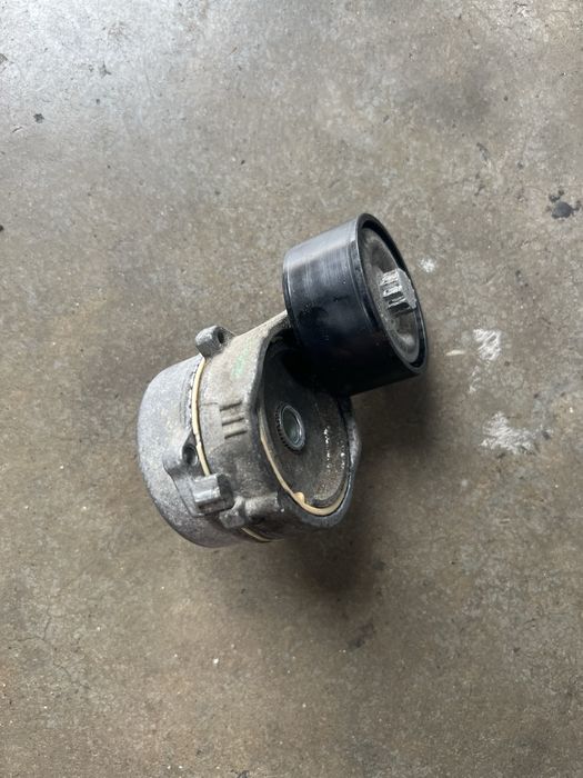 Натяжний ролік у зборі сітроєн кактус 1.2