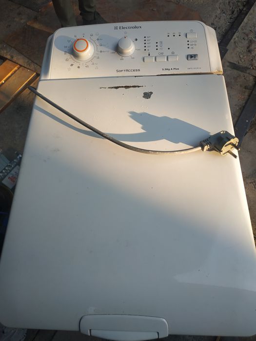 Пральну машинку електролюкс