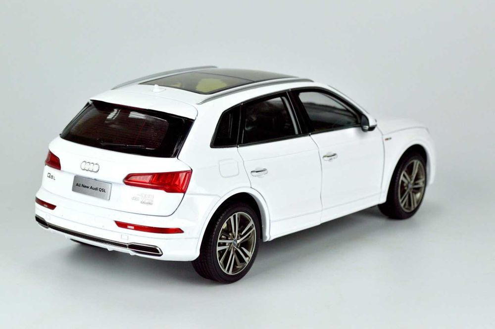 Модель автомобіля 1:18 Audi Q5L