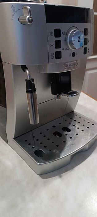 Продам кавову машину DeLonghi Magnifica S ECAM 22.110.SB