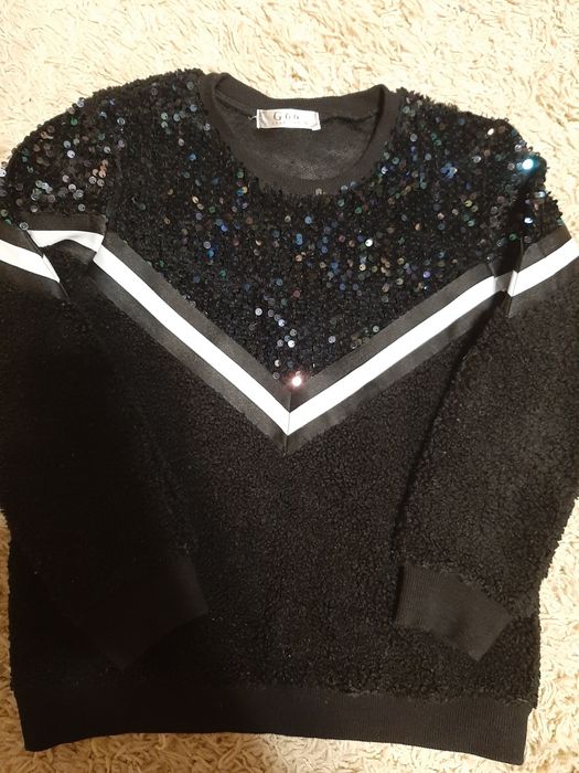 Нарядный свитер для девочки