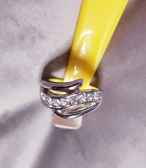 Fantazyjny Pierścionek z  cyrkoniami  rozm.   16