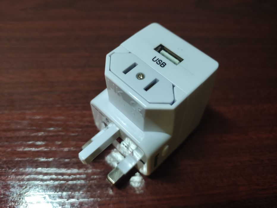 Adaptador de Tomada/Viagem Universal EU, UK, USA e AU