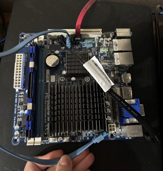 материнська плата Gigabyte GA-C1037UN-EU