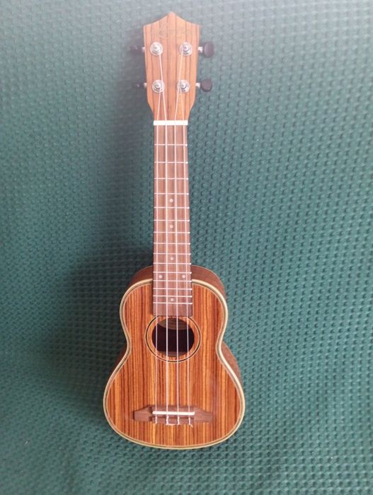 Ukulele sopranowe z pokrowcem