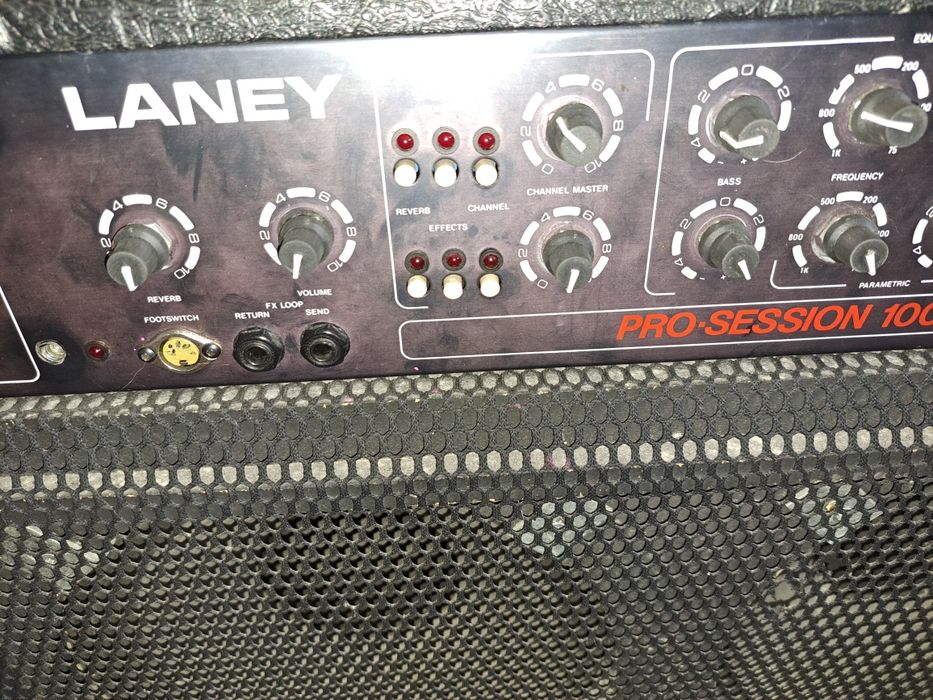Laney wzmacniacz gitarowy 100 W z przesterem.