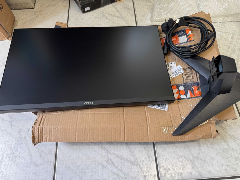 (28u) monitor MSI MAG242F Full HD 24'', OPIS
