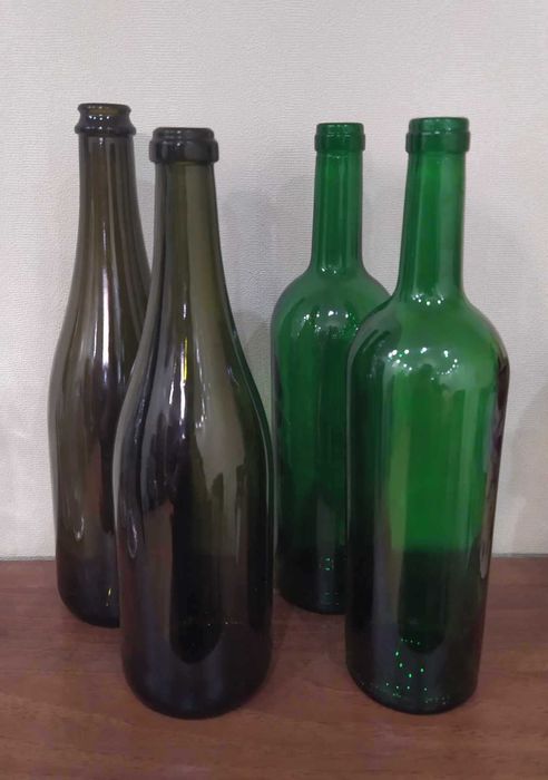 Винная бутылка без этикеток