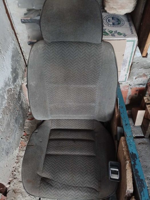 Два передних сидения Мазда 626- ткань