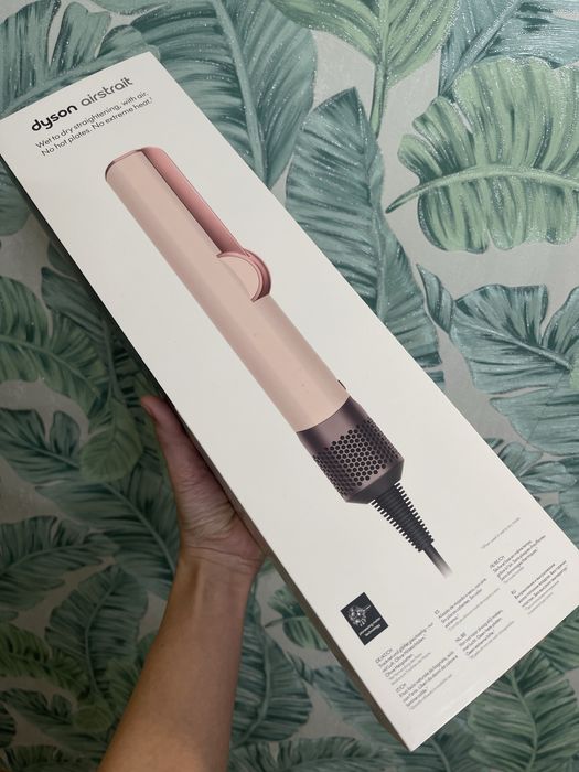 Dyson airstrait.