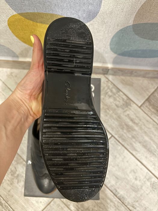 Продам чорні туфлі кларкс