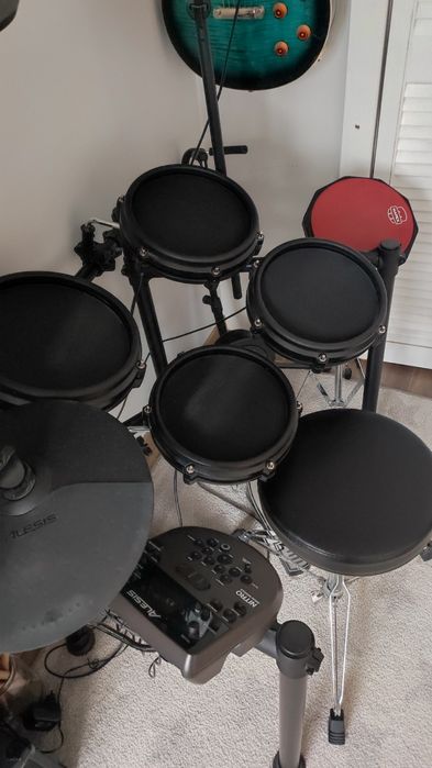 Perkusja elektroniczna ALESIS NITRO MESH KIT + stołek + pałki