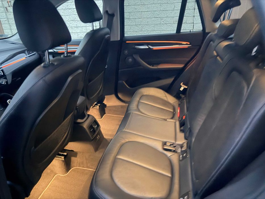 samochód osobowy BMW X1