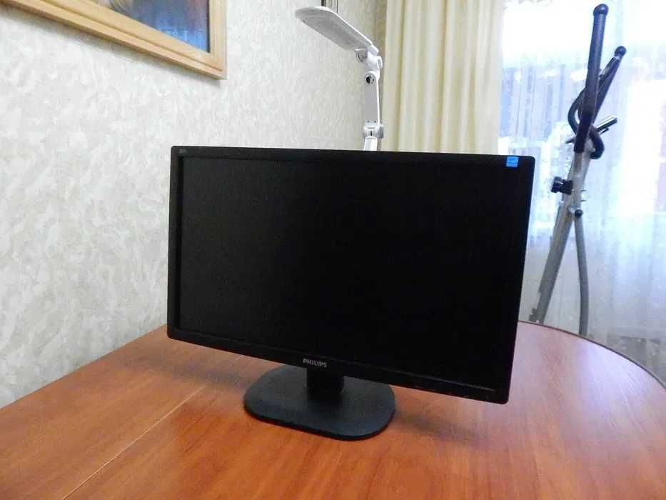 Монитор Philips 221 V2