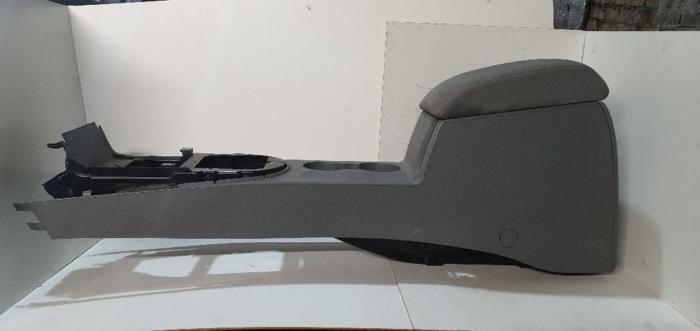 Підлокітник Фольксваген каді подколотнік Volkswagen Caddy  1t0857669j