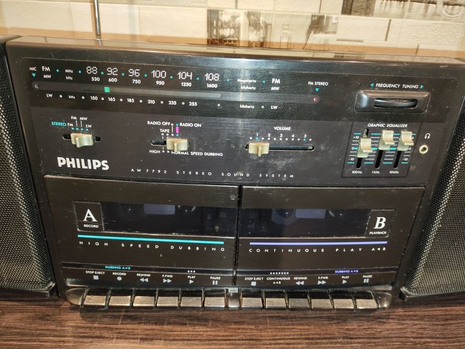 Магнитофон Philips