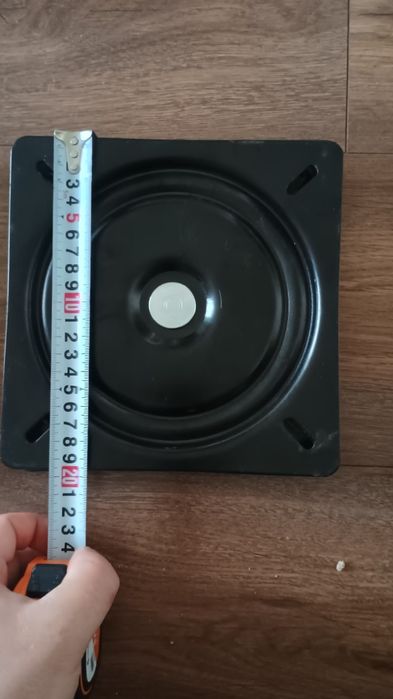 Dwa mechanizmy obrotowe do mebli