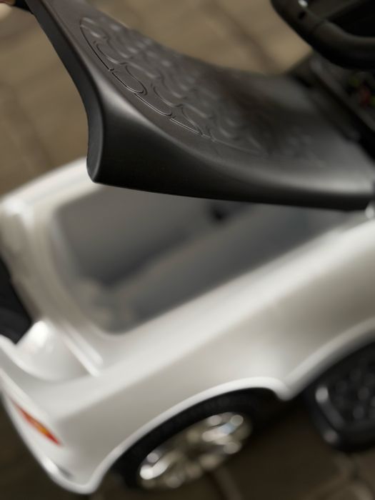 Толокар машинка с родительской ручкой белый ,розовый,красный