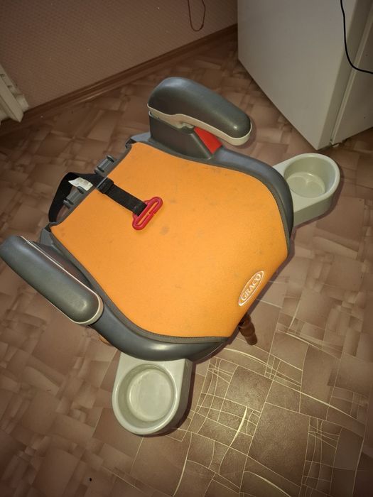 Продам дитяче автокрісло-бустер Graco.

Група 2-3. Для дітей від 3 до