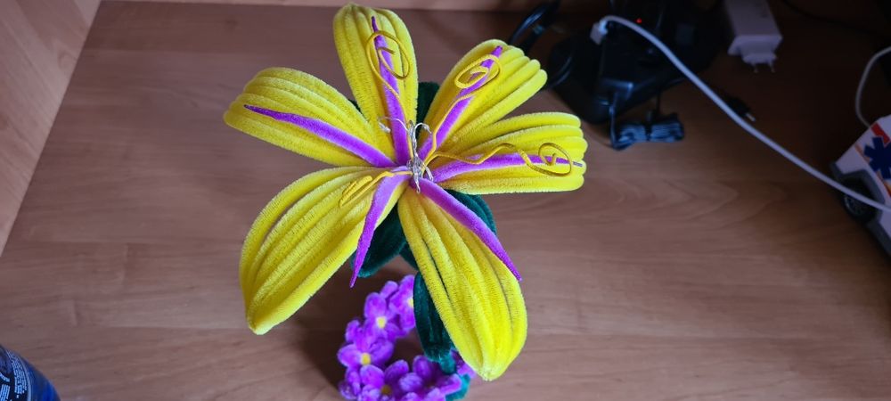 Sztuczne kwiaty na prezent