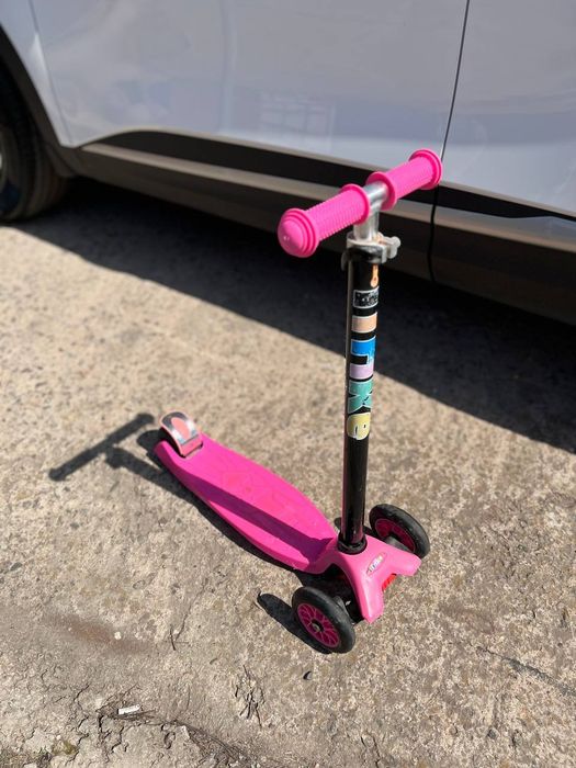 Самокат дитячий для дівчинки