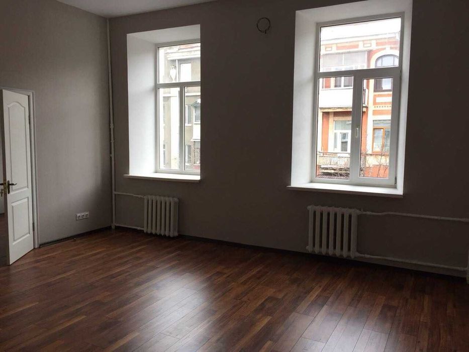 Продається офіс у центрі. Ярослава Мудрого 28