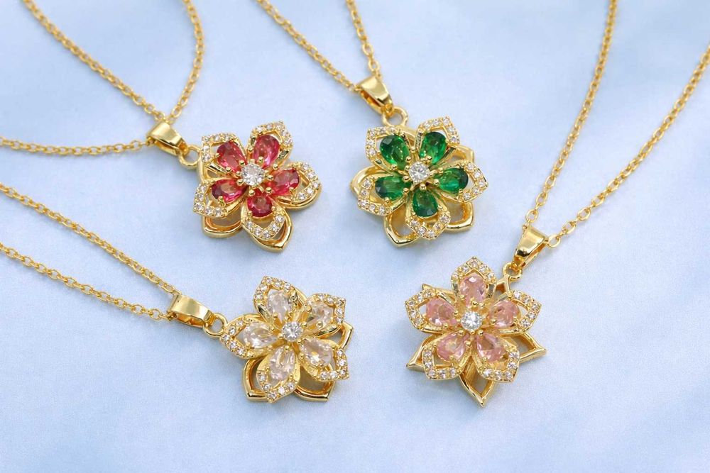 Colar aço inoxidável com flor que gira
