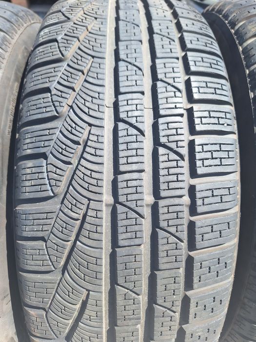 Opony zimowe Pirelli Sottozero Winter 210  235 50 r19