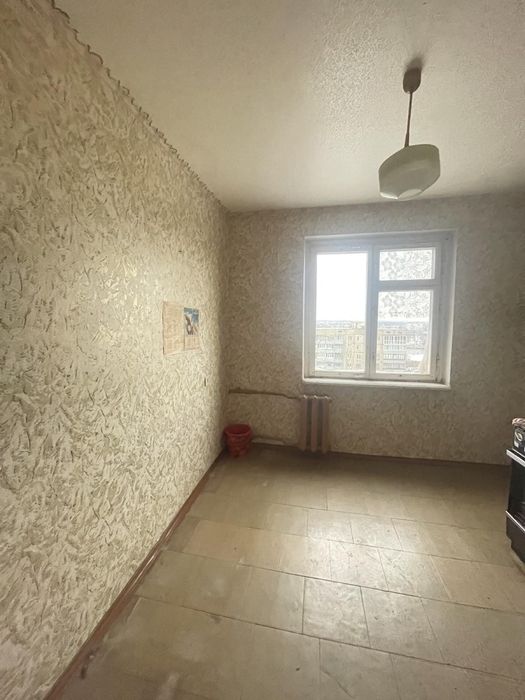 Продається 3 кімнатна квартира на Зарічному .