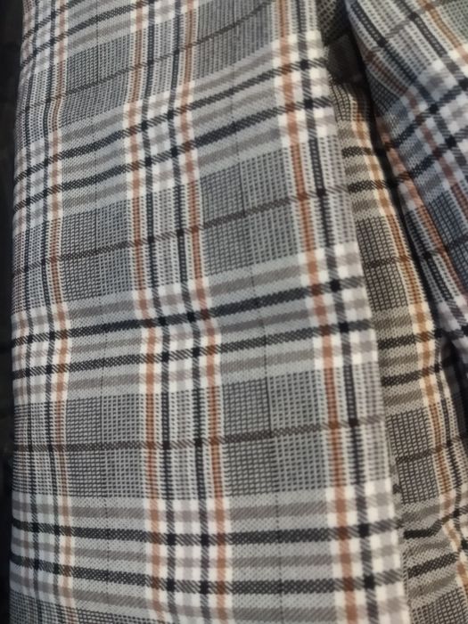 Nowy z metką garnitur w kratę