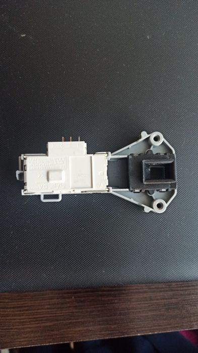 Замок дверки пральної машини lG