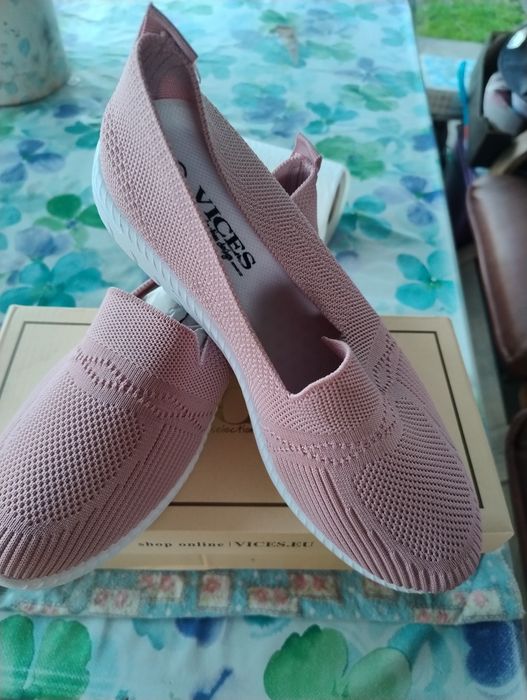 Sprzedam nowe damskie buty rozm.39 / wkładka 25 cm