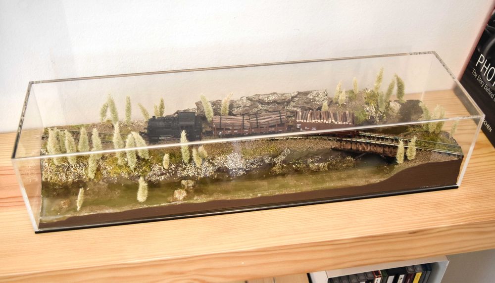 Diorama expositor de comboios escala N - novo