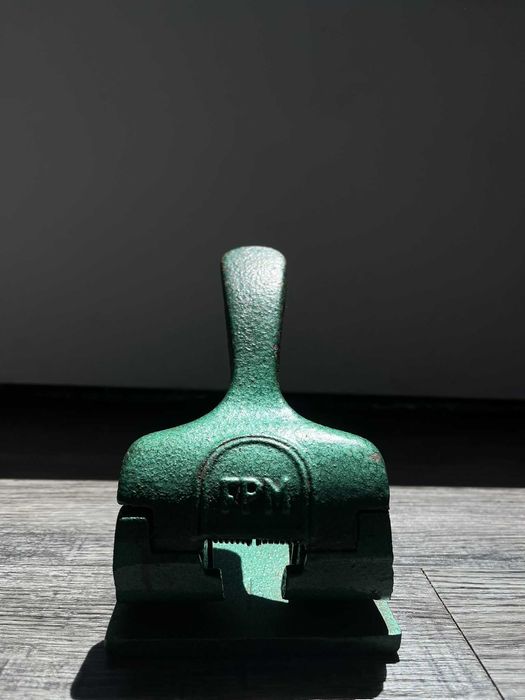 Furador de Papel FPM Verde
