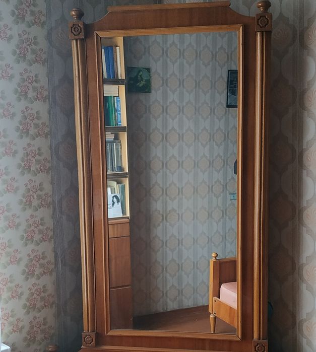 Дзеркало вінтажне 60-70 року, ліжко 140×200,комод для взуття,дзеркало