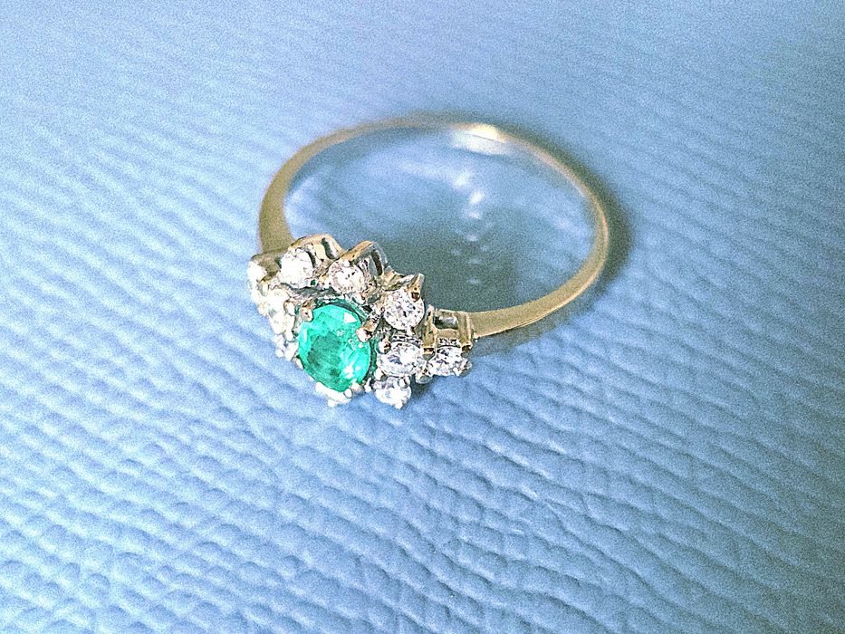 R.14 piękny Pierścionek Szmaragd Zaręczyny Diamenty 0.44ct Złoto 750 W