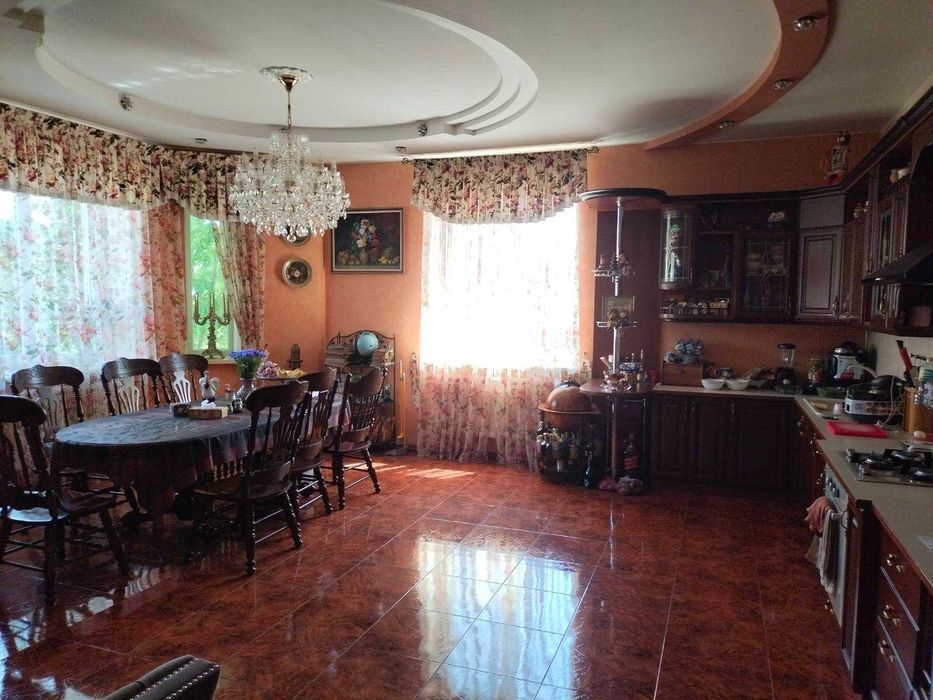 Продам шикарний будинок у Лісках 230кв.м