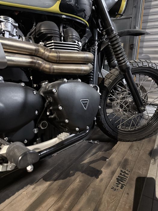 Triumph Scrambler Barbour International