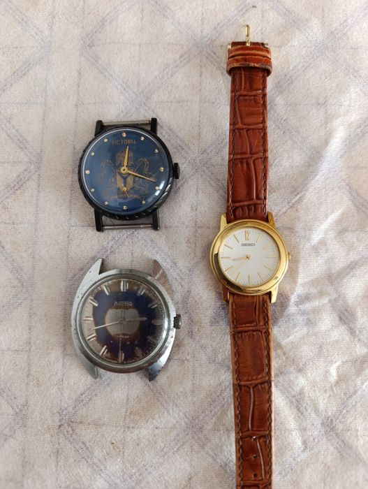 Продаю вінтажний електронний годинник Belltime. Металевий браслет, кор