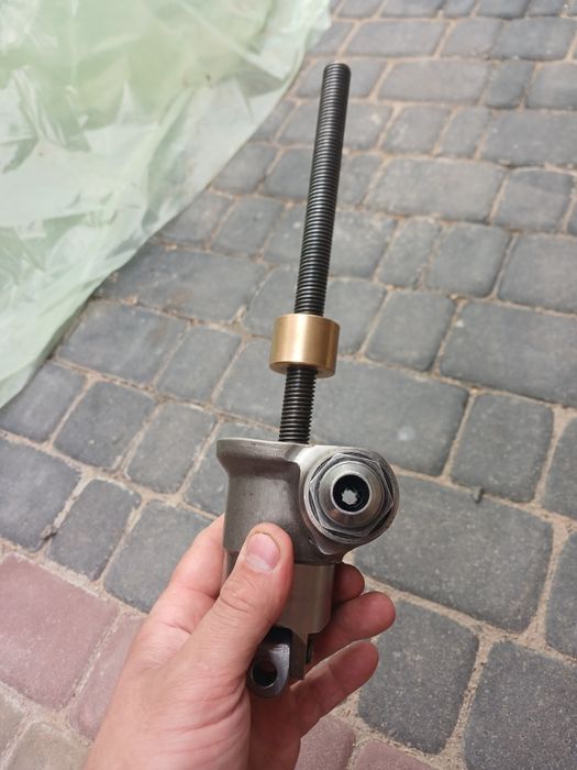 Продам вінт двозахідний