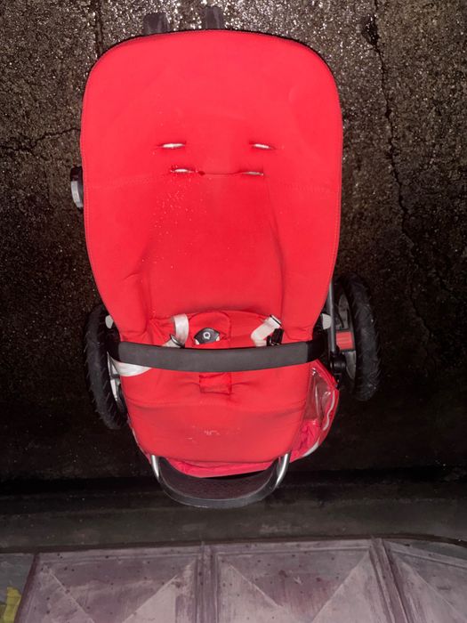 Carrinho de bebê usado