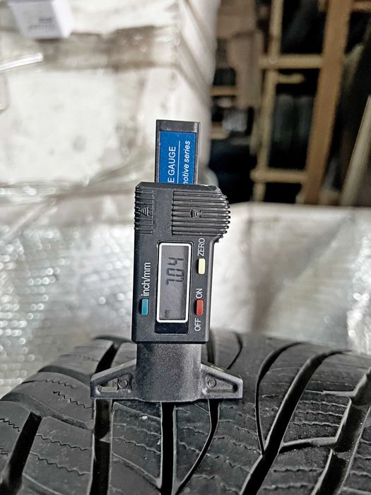 Шини Б/в 255.60.17 пара Maxxis