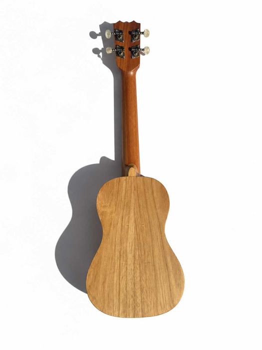 Ukulele APC instrumento